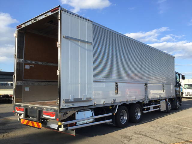 いすゞギガアルミウイング大型（10t）[写真13]