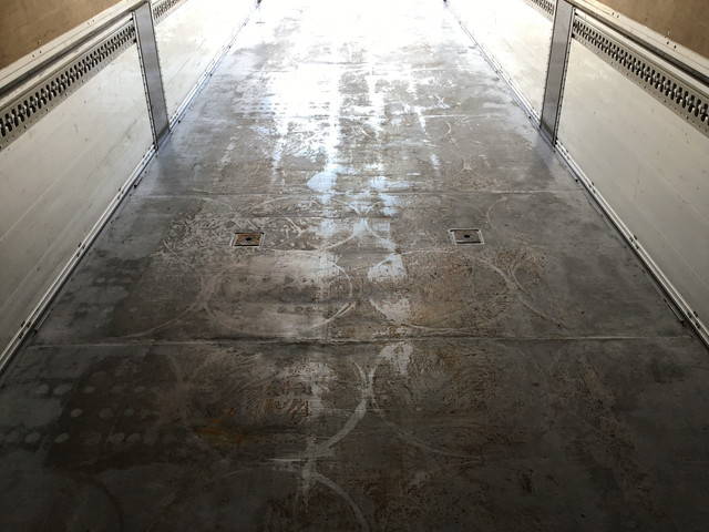 いすゞギガアルミウイング大型（10t）[写真14]