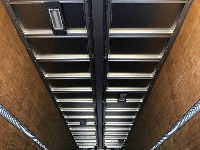 いすゞギガアルミウイング大型（10t）[写真17]