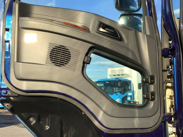 いすゞギガアルミウイング大型（10t）[写真30]