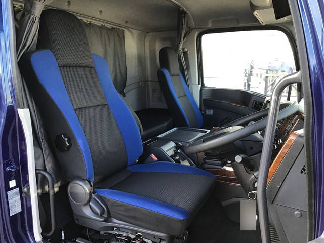 いすゞギガアルミウイング大型（10t）[写真31]