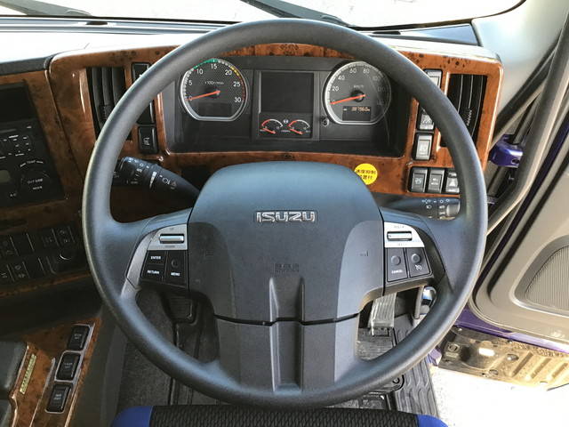 いすゞギガアルミウイング大型（10t）[写真33]