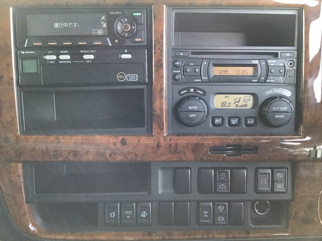 いすゞギガアルミウイング大型（10t）[写真35]