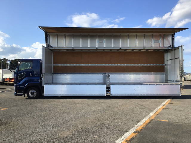 いすゞギガアルミウイング大型（10t）[写真06]