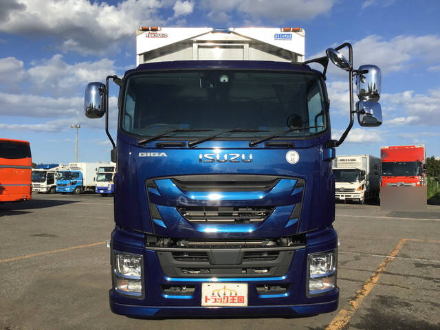 いすゞギガアルミウイング大型（10t）[写真08]