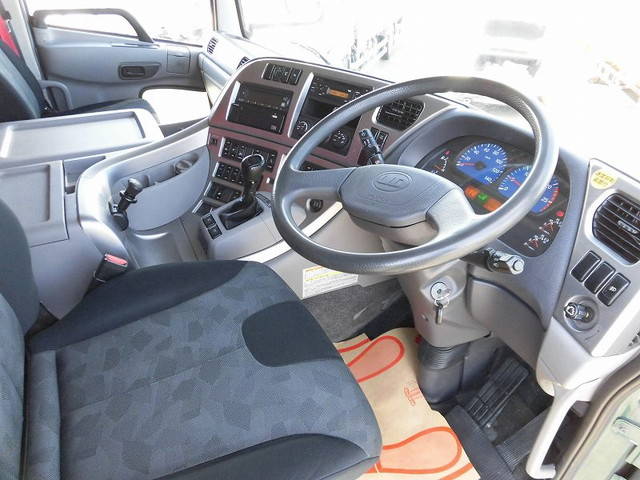 UDトラックスクオンアルミブロック大型（10t）[写真11]