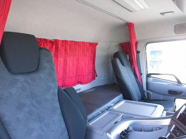 UDトラックスクオンアルミブロック大型（10t）[写真12]