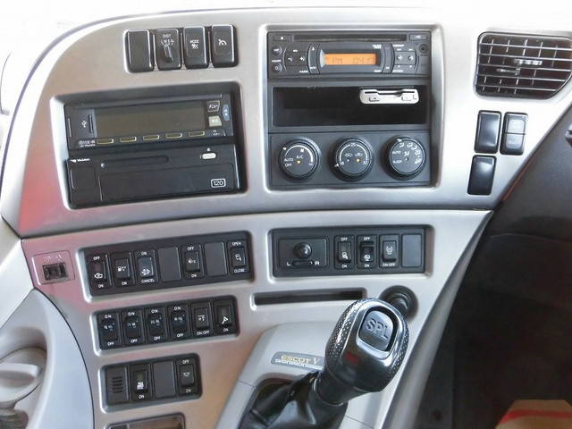 UDトラックスクオンアルミブロック大型（10t）[写真13]