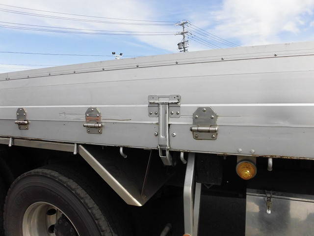 UDトラックスクオンアルミブロック大型（10t）[写真29]