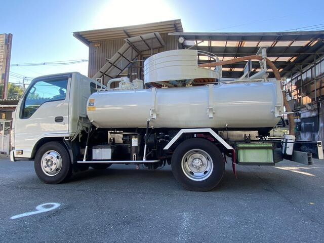 いすゞエルフバキュームカー小型（2t・3t）[写真05]