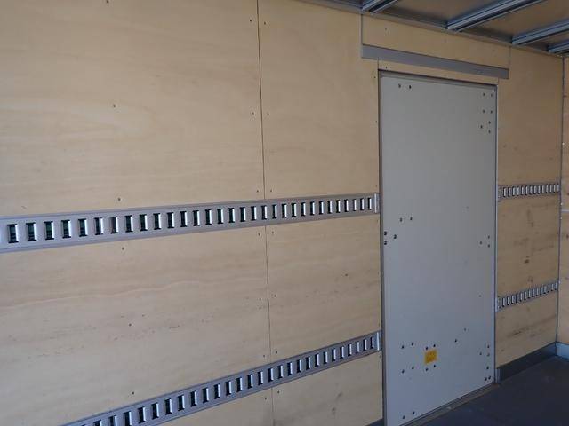 いすゞエルフアルミバン小型（2t・3t）[写真18]