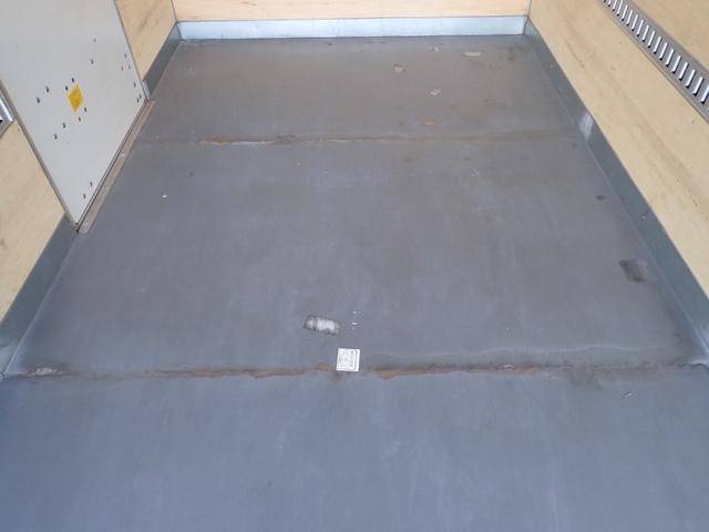 いすゞエルフアルミバン小型（2t・3t）[写真20]