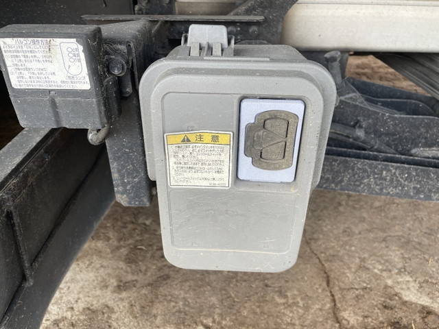 いすゞフォワードアルミウイング中型（4t）[写真18]