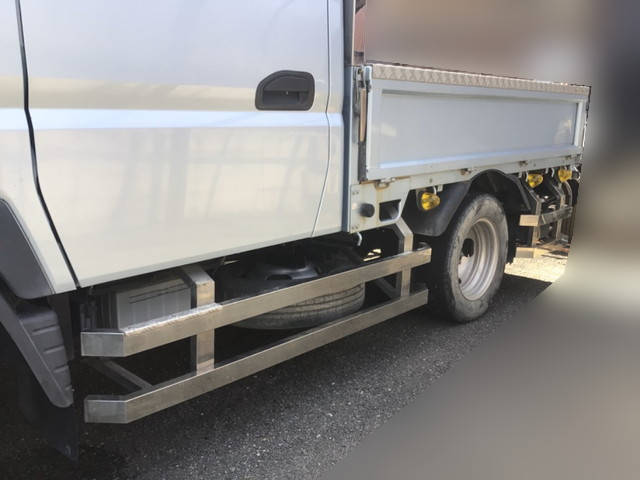 三菱ふそうキャンターダブルキャブ（Wキャブ）小型（2t・3t）[写真12]