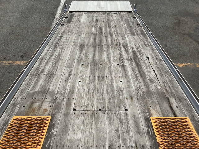 いすゞフォワードセーフティローダー中型（4t）[写真11]