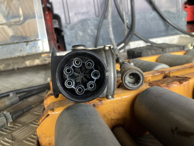 三菱ふそうスーパーグレートトレーラーヘッド（トラクターヘッド）大型（10t）[写真15]