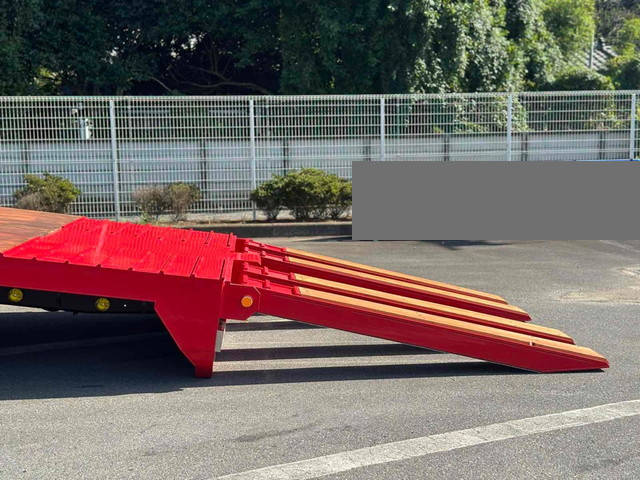 いすゞギガセルフローダー大型（10t）[写真12]