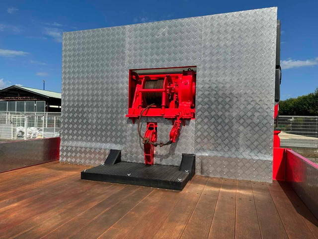 いすゞギガセルフローダー大型（10t）[写真15]