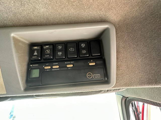 いすゞギガセルフローダー大型（10t）[写真34]