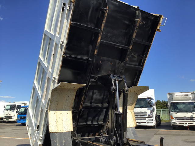 UDトラックスコンドル深ダンプ（土砂禁ダンプ）中型（4t）[写真20]