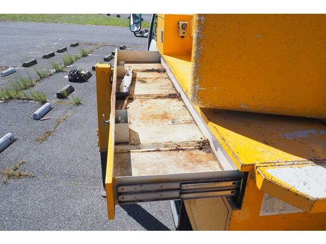 いすゞエルフ高所作業車小型（2t・3t）[写真16]