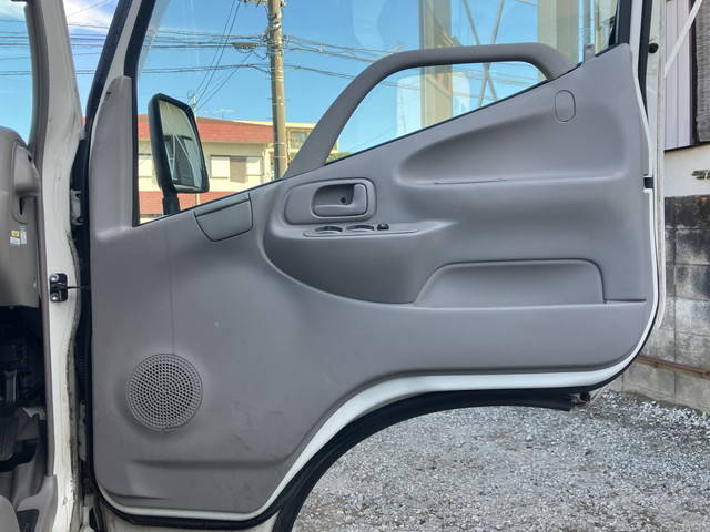 トヨタトヨエース平ボディ小型（2t・3t）[写真29]