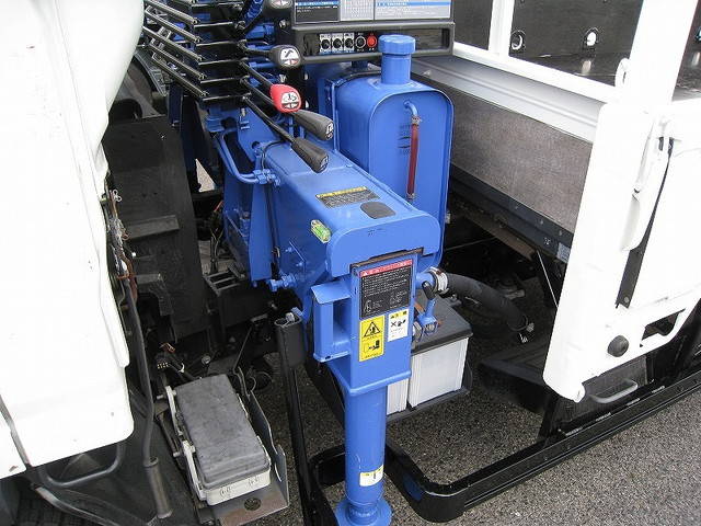 いすゞエルフクレーン4段小型（2t・3t）[写真09]