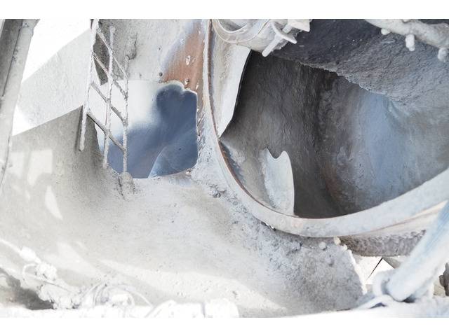 三菱ふそうスーパーグレートミキサー車（コンクリートミキサー）大型（10t）[写真13]