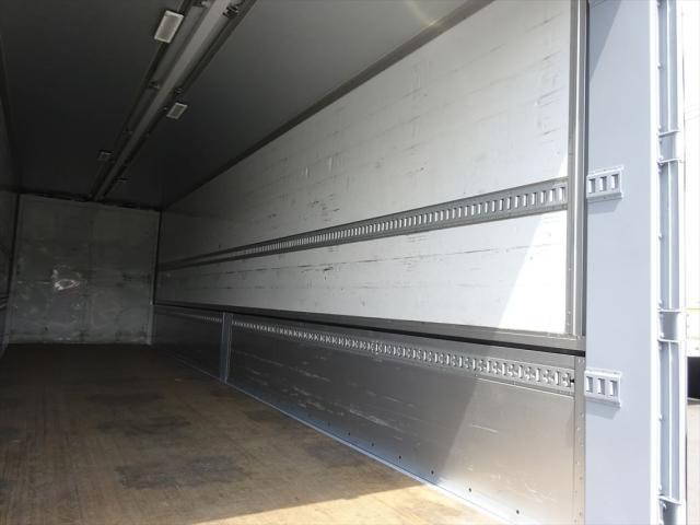 三菱ふそうスーパーグレートアルミウイング大型（10t）[写真11]