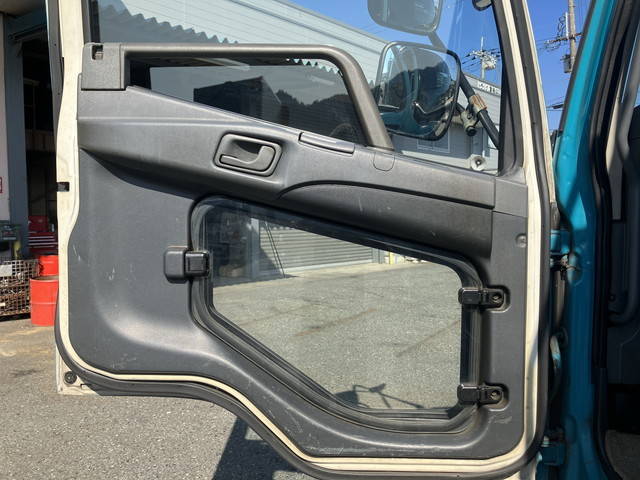 三菱ふそうファイターアルミブロック中型（4t）[写真25]