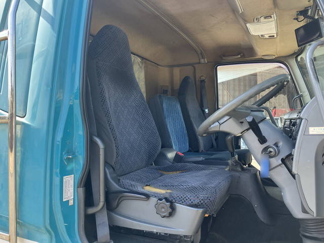 三菱ふそうファイターアルミブロック中型（4t）[写真28]