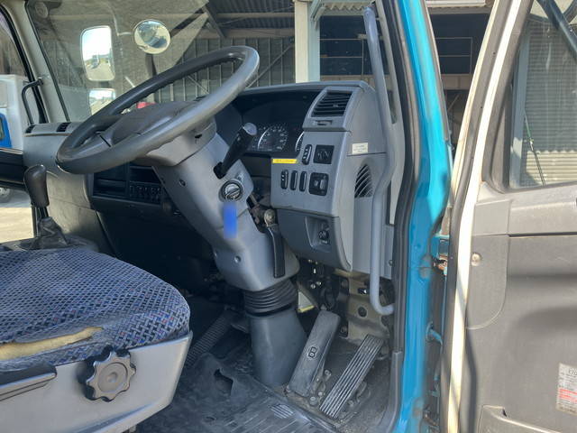 三菱ふそうファイターアルミブロック中型（4t）[写真32]