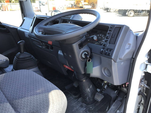 いすゞエルフアルミバン小型（2t・3t）[写真32]