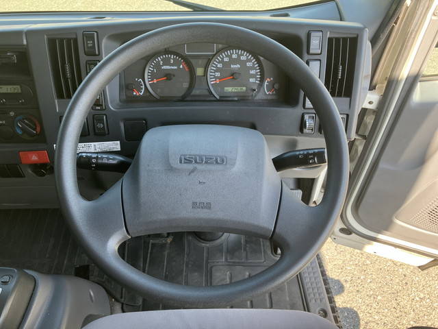 いすゞエルフパネルバン小型（2t・3t）[写真32]