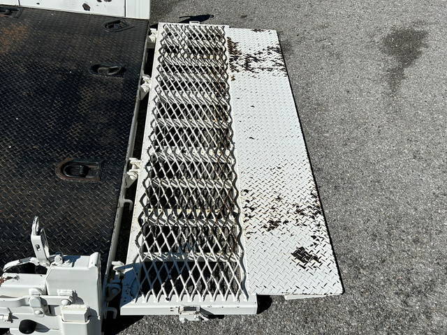 日野デュトロセーフティローダー小型（2t・3t）[写真11]