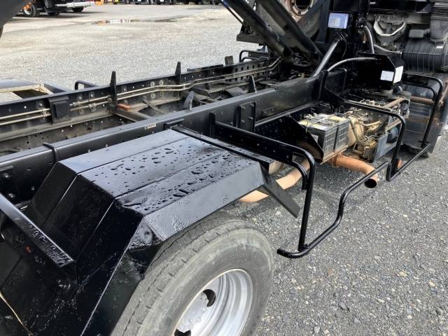 いすゞフォワードコンテナ専用車中型（4t）[写真13]