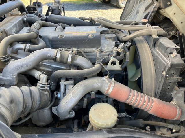 いすゞフォワードコンテナ専用車中型（4t）[写真25]