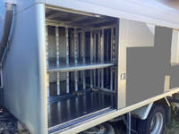 いすゞエルフボトルバン小型（2t・3t）[写真08]