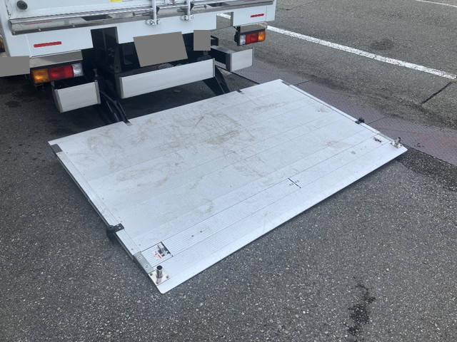 三菱ふそうキャンターパネルバン小型（2t・3t）[写真11]