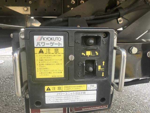 三菱ふそうキャンターパネルバン小型（2t・3t）[写真13]