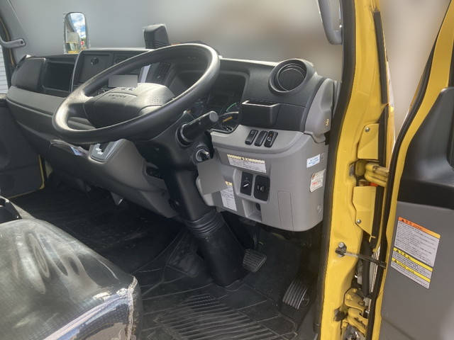 三菱ふそうキャンターパネルバン小型（2t・3t）[写真25]