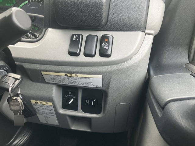 三菱ふそうキャンターパネルバン小型（2t・3t）[写真29]