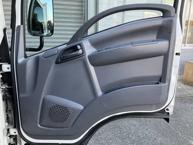 いすゞエルフ冷凍車（冷蔵車）小型（2t・3t）[写真25]