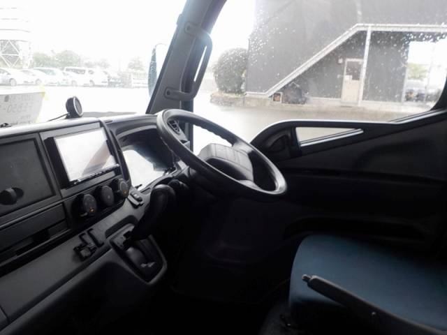 三菱ふそうキャンターアルミバン小型（2t・3t）[写真11]