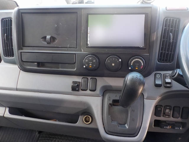 三菱ふそうキャンターアルミバン小型（2t・3t）[写真13]