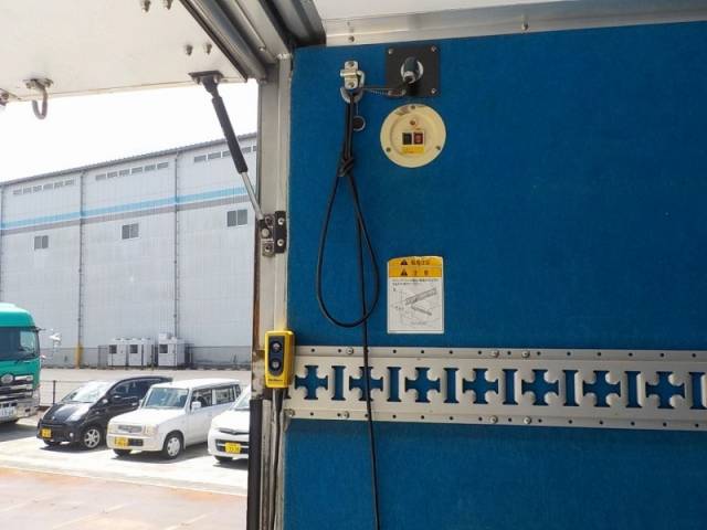 三菱ふそうキャンターアルミバン小型（2t・3t）[写真24]