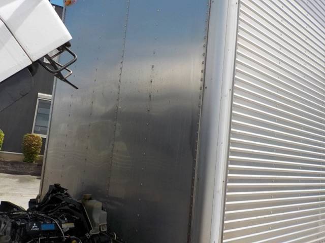 三菱ふそうキャンターアルミバン小型（2t・3t）[写真25]