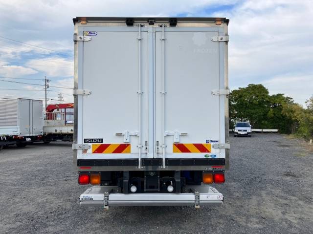 いすゞフォワード冷凍車（冷蔵車）中型（4t）[写真08]