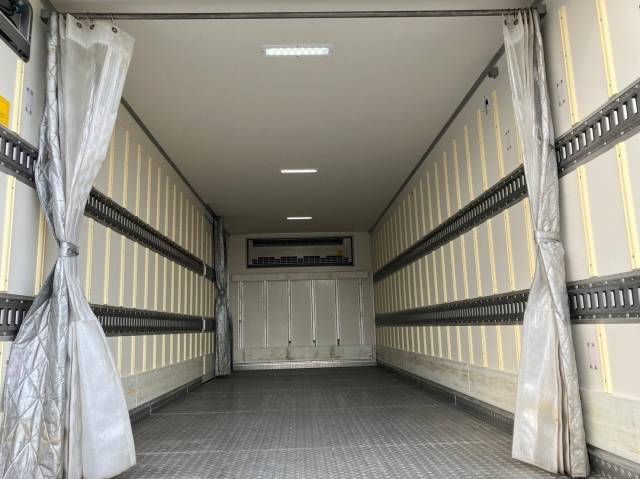 いすゞフォワード冷凍車（冷蔵車）中型（4t）[写真09]