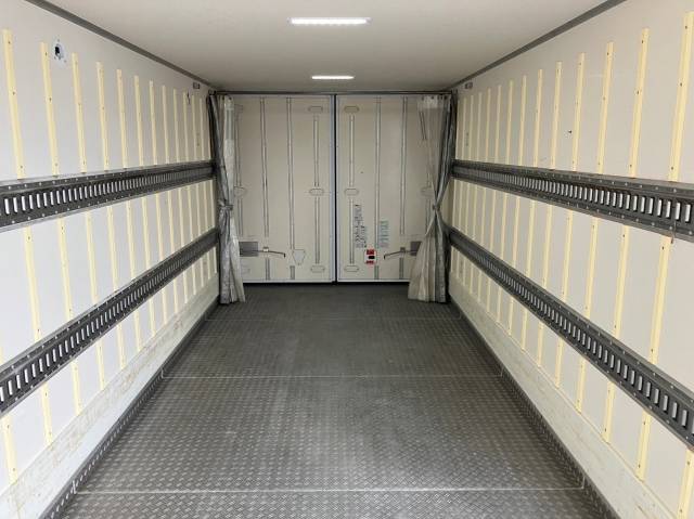 いすゞフォワード冷凍車（冷蔵車）中型（4t）[写真11]